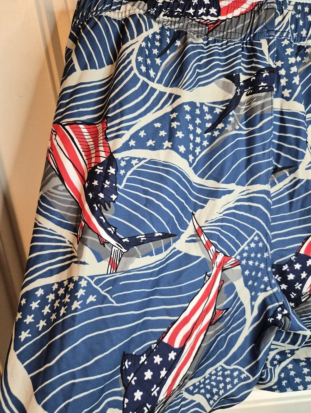 XL Huk Men's Flag Fish Linerless Shorts USA Playa Beach Pool Vacation Fish Activ